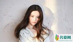 网友偶遇刘亦菲叹其气质难藏 一举一动尽显仙女气