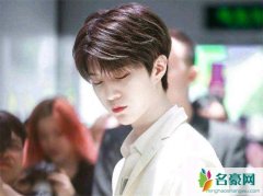范丞丞上台领奖发言犯丑态 李晨满脸欣慰是姐夫地