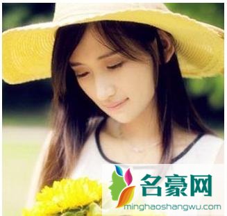 大脸女生斜刘海发型设计