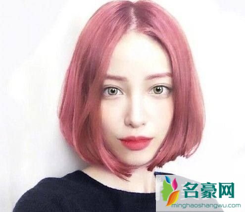 2019最美的减龄发型：中分波波头2