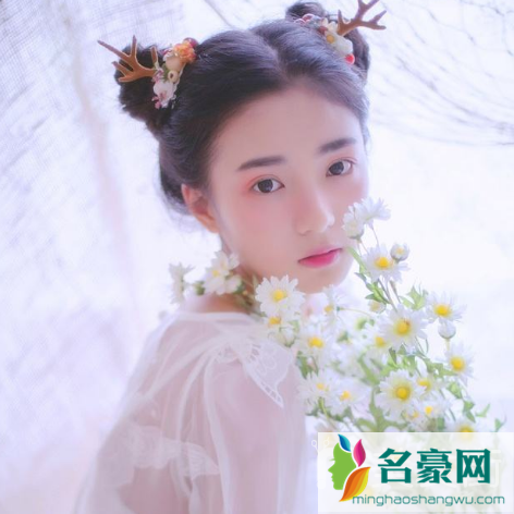 30岁女性如何扎头发 四款最流行的女生扎发发型