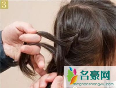 小女孩短发怎么扎好看 可爱小女孩短发扎辫子教程图解3