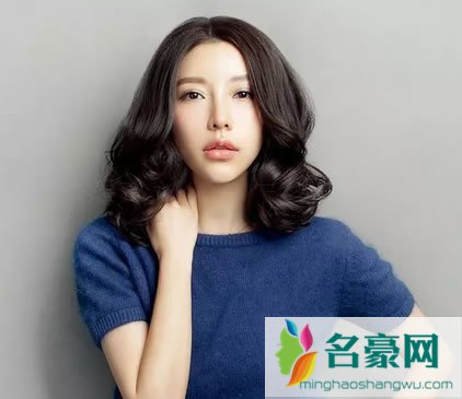 低光泽感的棕黑发色