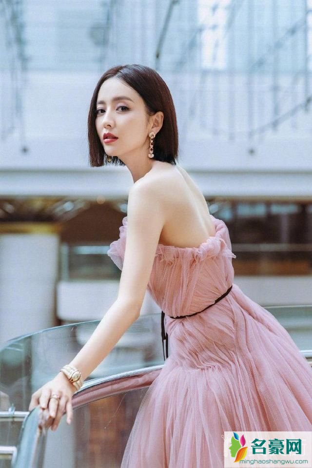 女大学新生留什么发型好看_适合大一女生发型图片9