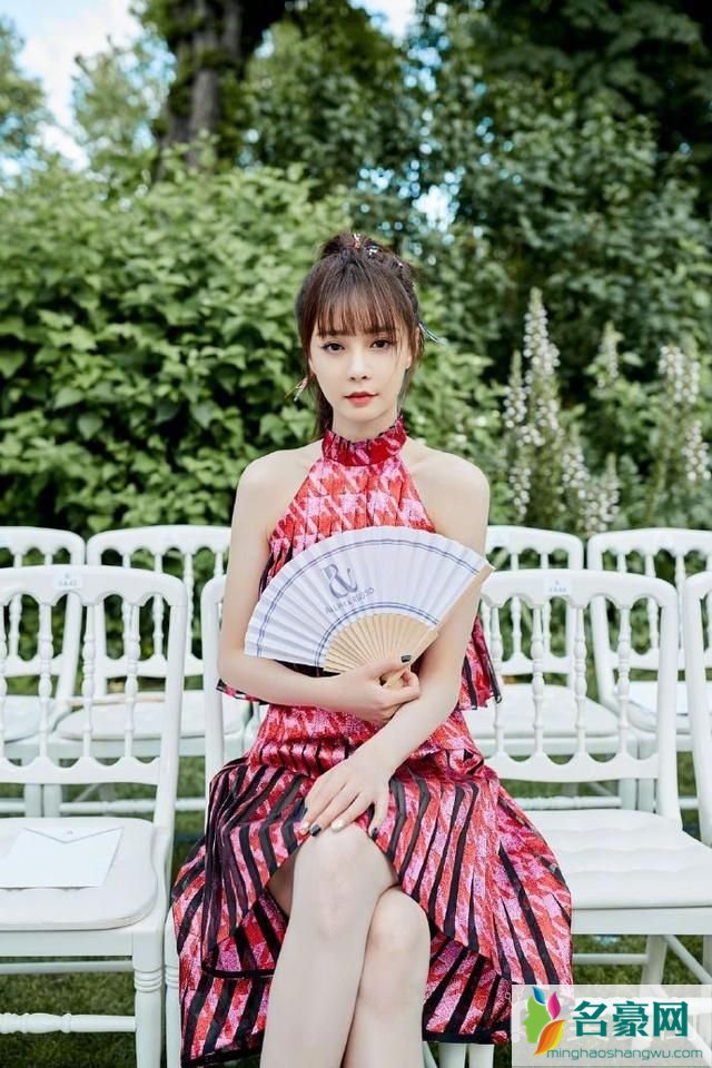 女大学新生留什么发型好看_适合大一女生发型图片10