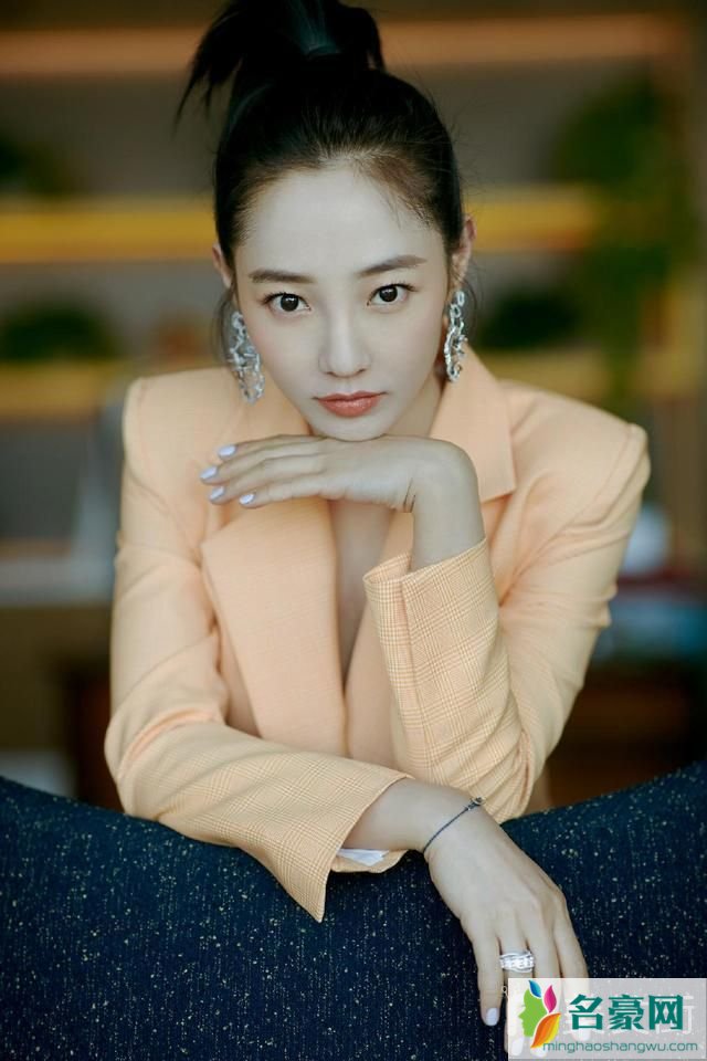 女大学新生留什么发型好看_适合大一女生发型图片7