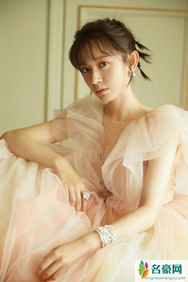 女大学新生留什么发型好看_适合大一女生发型图片4