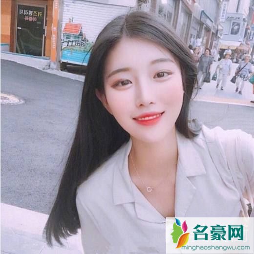 女披肩直发发型图片2019最新款_2019披肩发最新发型女款式4