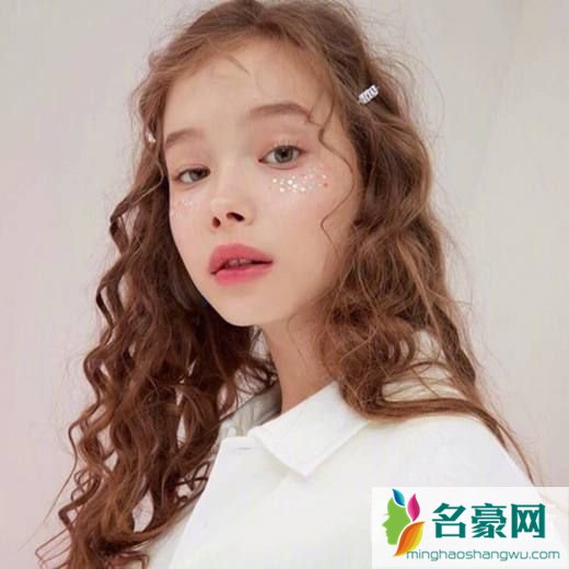 女披肩直发发型图片2019最新款_2019披肩发最新发型女款式6