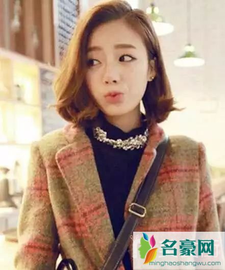 女士中短烫发发型图片_抖音最流行的中短发烫发发型图片6