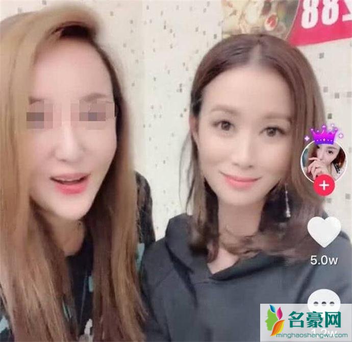 美颜镜头下的余诗曼