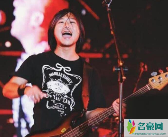 五月天玛莎继父出轨了吗