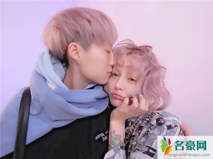 成龙去加拿大接小龙女