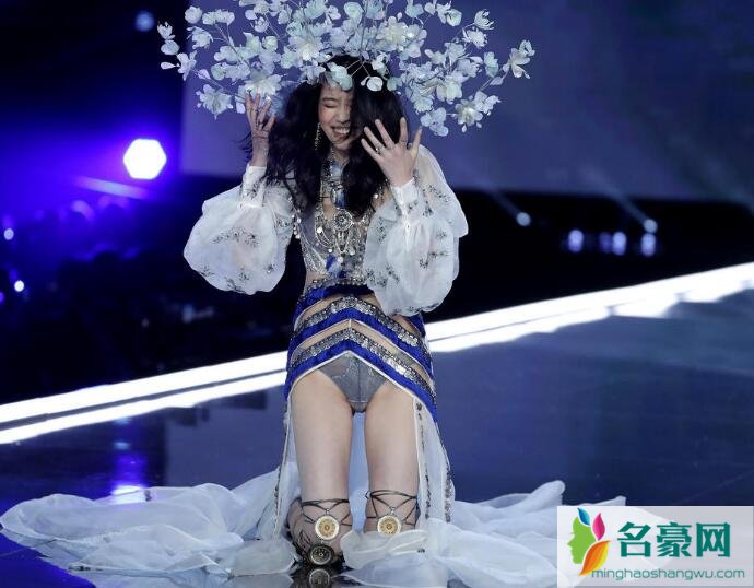 奚梦瑶维密摔倒照片