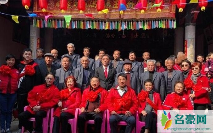 林峯与家族长辈合影