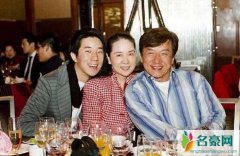 成龙为林凤娇庆生 结婚37年秀恩爱腻歪强塞网友狗粮