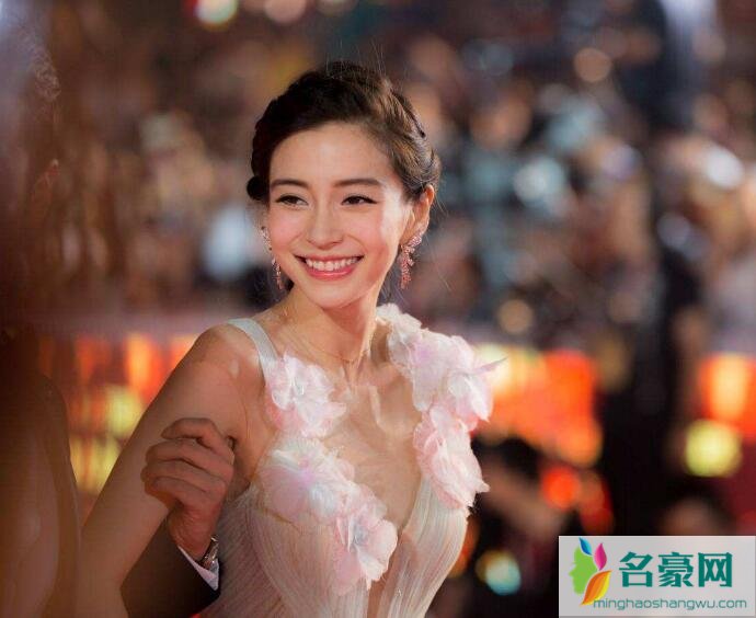 杨颖帮倒忙被骂