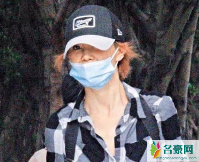 张曼玉搬进平民区