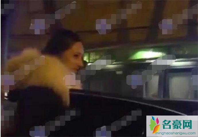与徐峥幽会的美女