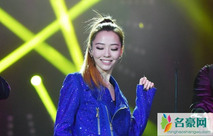 张靓颖为什么叫海豚
