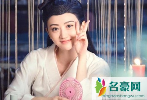 景甜穿复古低胸 景甜上过的综艺节目