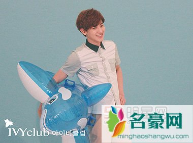EXO IVYCLUB夏季画报公开 展现清新学长范