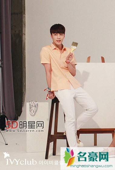 EXO IVYCLUB夏季画报公开 展现清新学长范