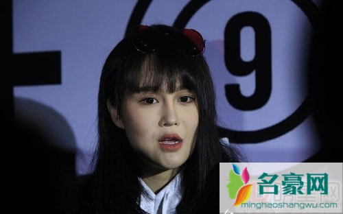 赵本山女儿近照被疑整容 直播回怼黑粉
