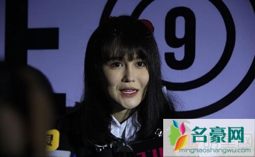 赵本山女儿近照被疑整容 直播回怼黑粉