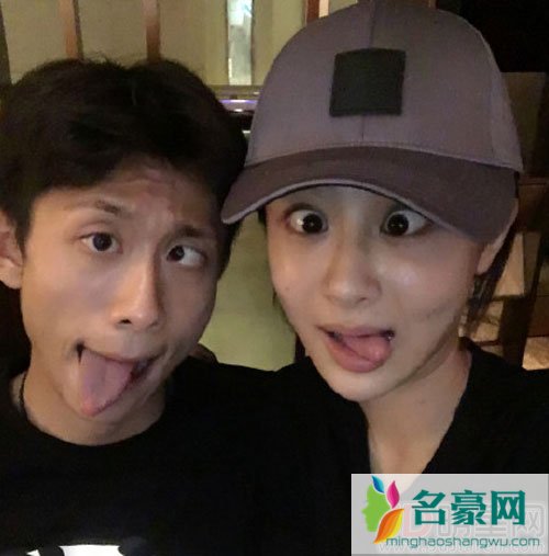 杨紫晒张一山秦俊杰合影 左拥右抱欢乐多