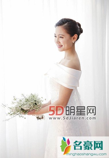 韩女演员南相美与圈外男友完婚 白色露肩婚纱显优雅唯美
