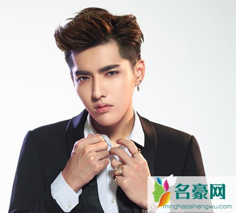 吴亦凡下跪事件图片 吴亦凡被打下跪照片