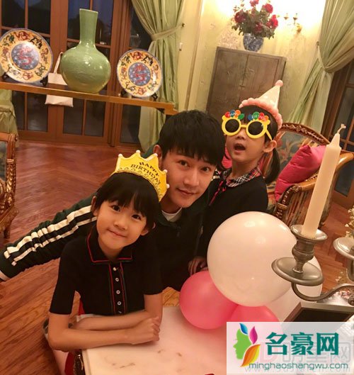 陆毅庆贝儿9岁生日 晒全家幸福合照