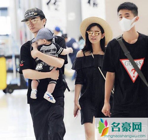陈晓为儿子周岁提前准备 透露儿子已会叫妈