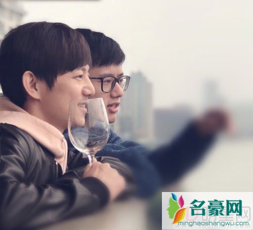 谢娜晒何炅张杰合影 张杰也给他们俩拍照