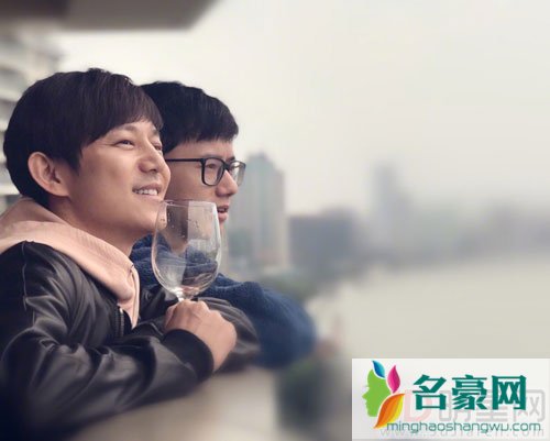 谢娜晒何炅张杰合影 张杰也给他们俩拍照