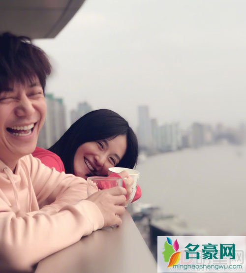 谢娜晒何炅张杰合影 张杰也给他们俩拍照