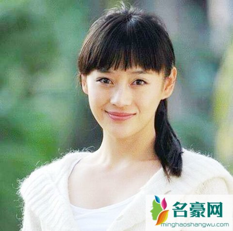 袁姗姗嘴巴变小变薄了 袁姗姗的嘴巴好奇怪