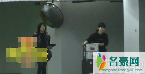 窦靖童给周迅庆生 没想到她们关系如此亲密
