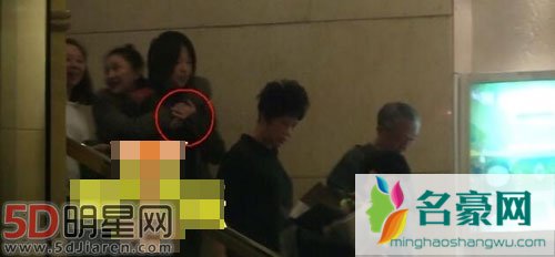 窦靖童给周迅庆生 没想到她们关系如此亲密