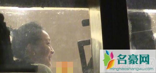 窦靖童给周迅庆生 没想到她们关系如此亲密