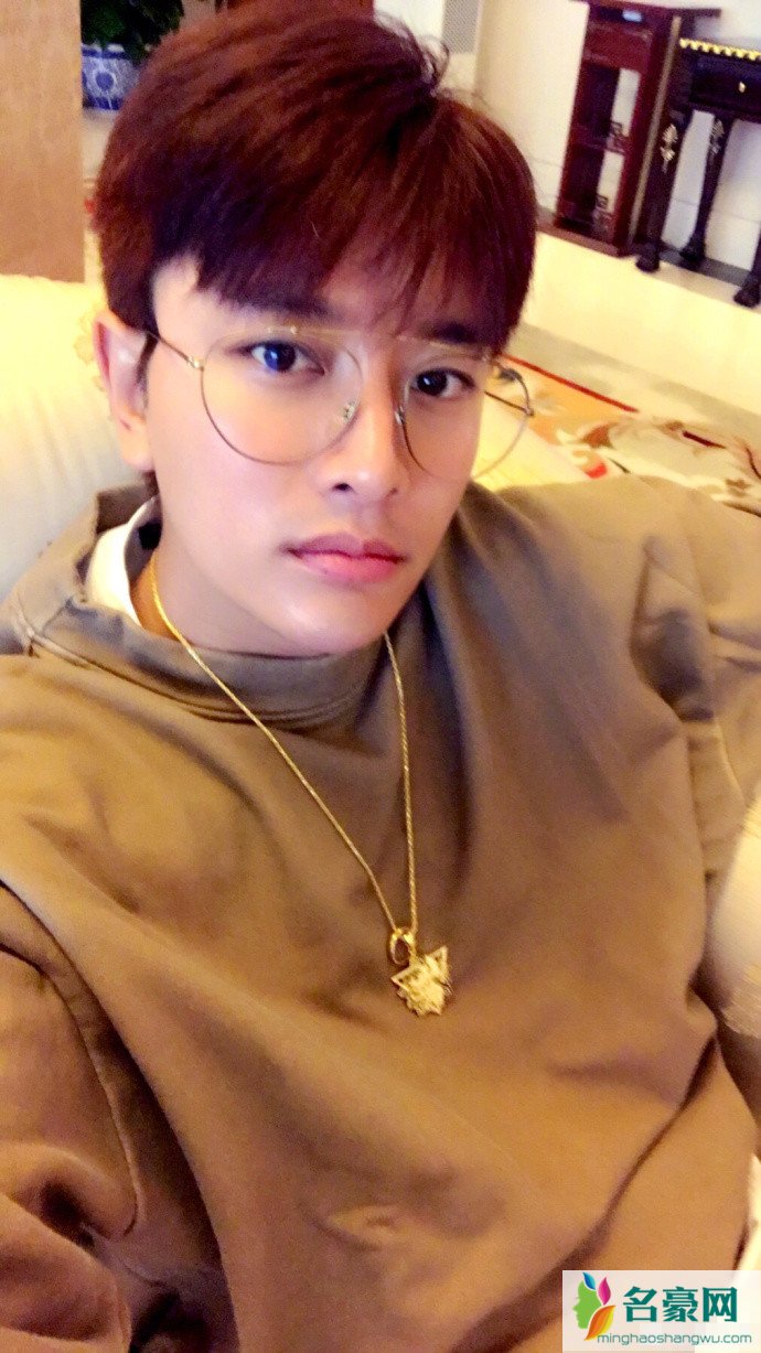 贾乃亮李小璐过二人世界 他们一家子好幸福 娱乐圈的好榜样