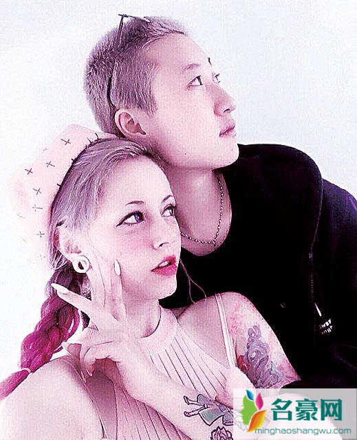 成龙女儿吴卓林打工抽烟吃面包 帮吴卓林就是挑衅林凤娇的底线