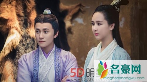 杨紫秦俊杰周年纪念日 暗戳戳发糖秀恩爱