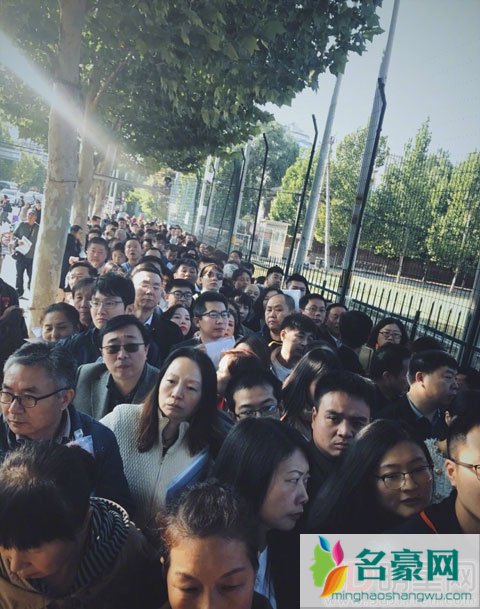 排队办证和李易峰待四个小时 被认出还冒充吴亦凡