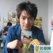 胡歌旧照被认成林更新 非主流发型仍显高颜值