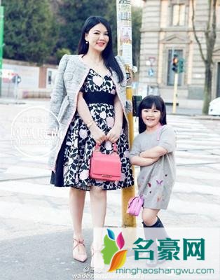 李湘把钱穿身上炫富 人家有这个能力难道非要穿便宜货吗