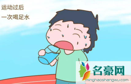 运动完可以一次性大量喝水吗2