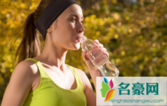 运动完可以一次性大量喝水吗 为什么运动完老想喝