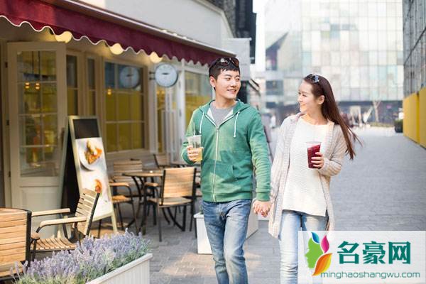 男生陪女生逛街时都在想什么 女生为什么喜欢逛街